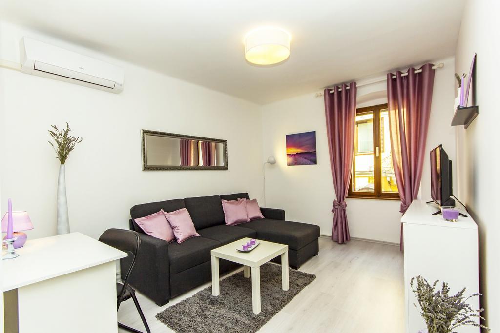 Center Apartment Lori Pula Exteriör bild