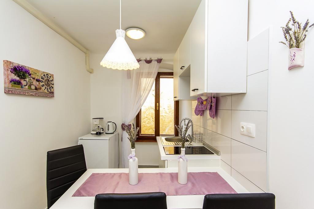 Center Apartment Lori Pula Exteriör bild