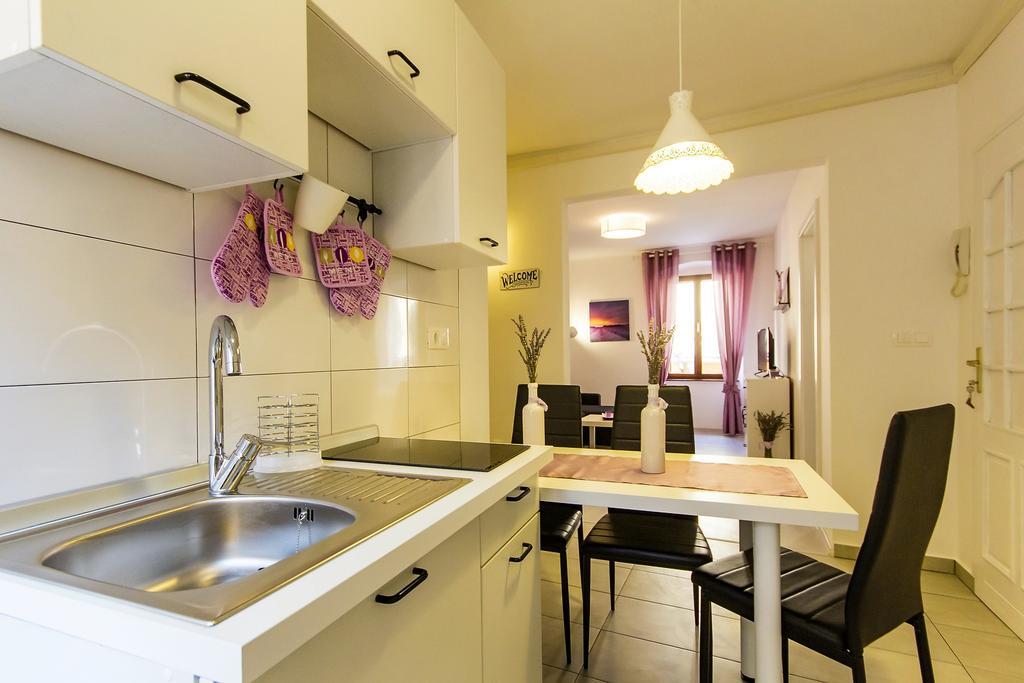 Center Apartment Lori Pula Exteriör bild